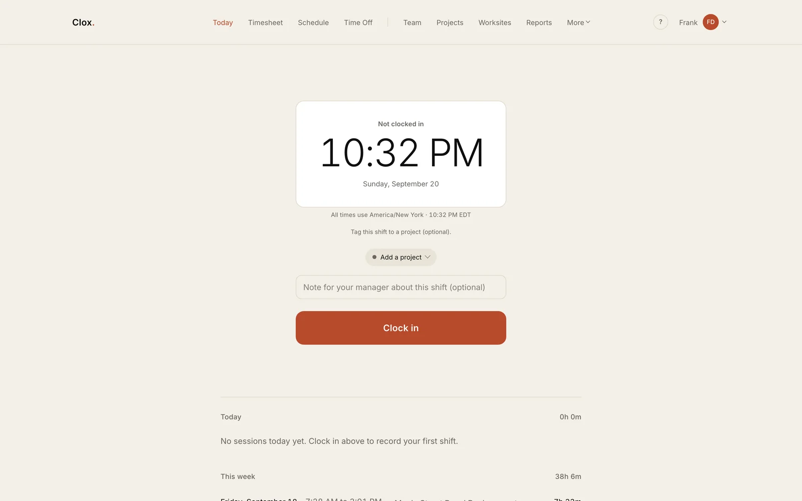 The Clox Today screen, not clocked in: the time, a project picker, a note field and a Clock in button, with the week total below.
